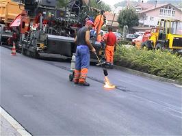 Swiss roadmen show how it's done at Zugerstrasse, Unterägeri, 25.4 miles into the ride